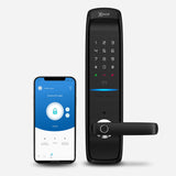 Cerradura Inteligente EXC-SL520. WiFi, Huella Digital, Contraseña Numérica, Tarjeta RFID y Llave de emergencia. Módulo exterior, vista frontal. Smartphone con la App Excel Smart Doorlock.